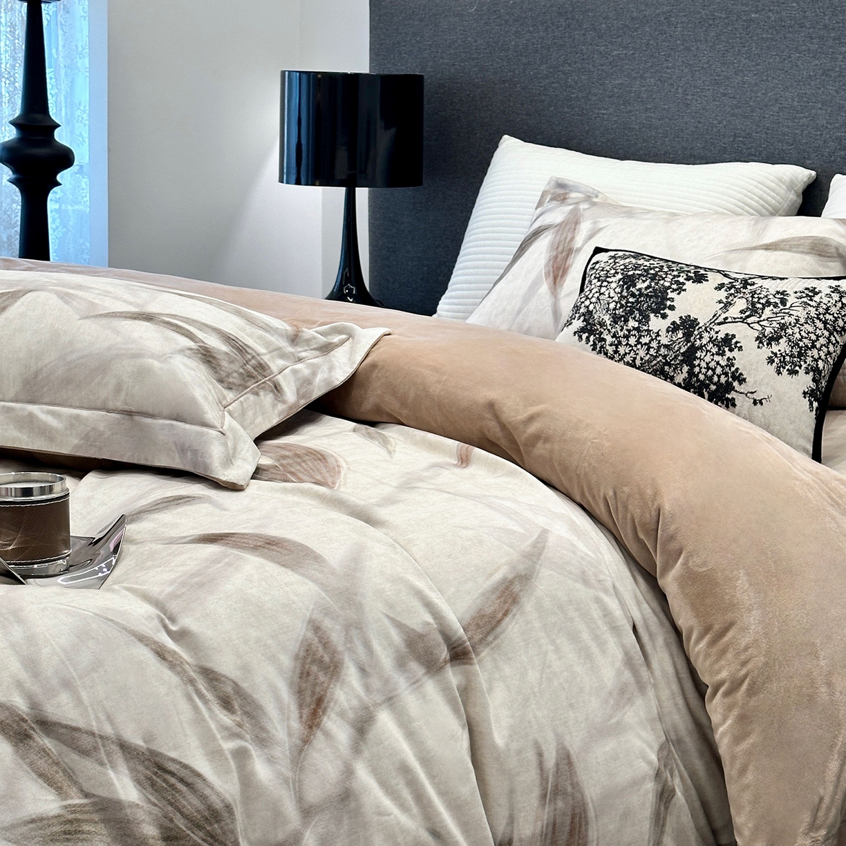 91家纺网 家纺一手货源 找家纺 JUICY 橘滋家纺 2025新款柔美治愈系磨毛宝宝绒系列四件套 柏林蕨语