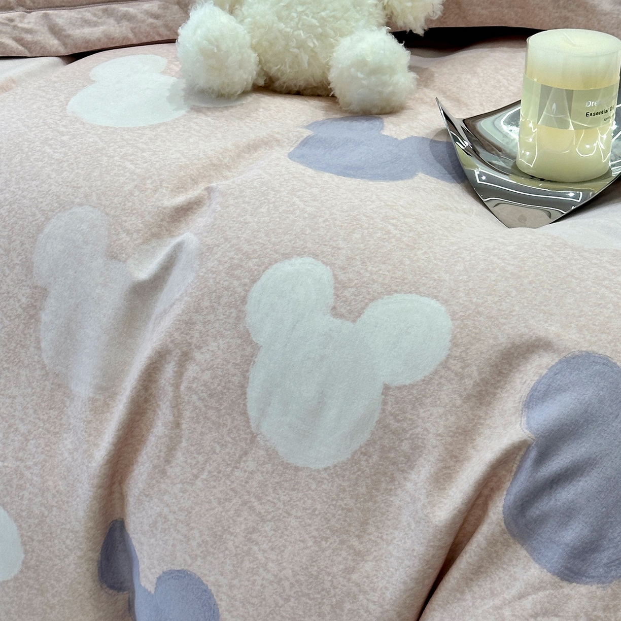 91家纺网 家纺一手货源 找家纺 JUICY 橘滋家纺 2025新款柔美治愈系磨毛宝宝绒系列四件套 米奇宝贝