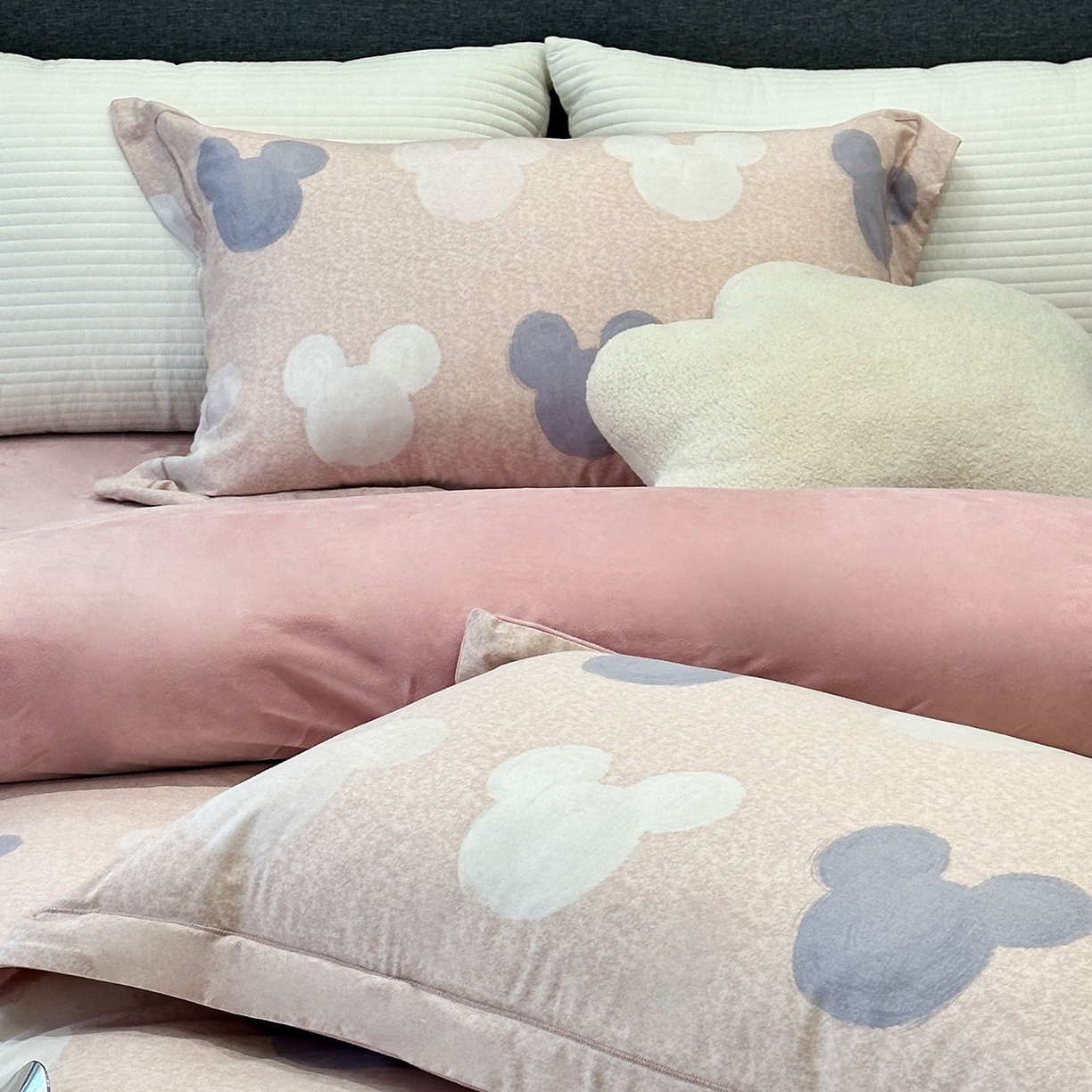 91家纺网 家纺一手货源 找家纺 JUICY 橘滋家纺 2025新款柔美治愈系磨毛宝宝绒系列四件套 米奇宝贝