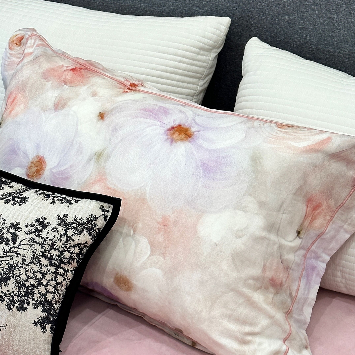 91家纺网 家纺一手货源 找家纺 JUICY 橘滋家纺 2025新款柔美治愈系磨毛宝宝绒系列四件套 一亩花棠