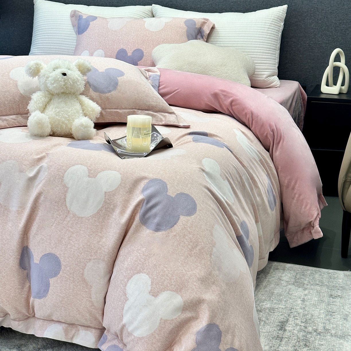 91家纺网 家纺一手货源 找家纺 JUICY 橘滋家纺 2025新款柔美治愈系磨毛宝宝绒系列四件套 米奇宝贝