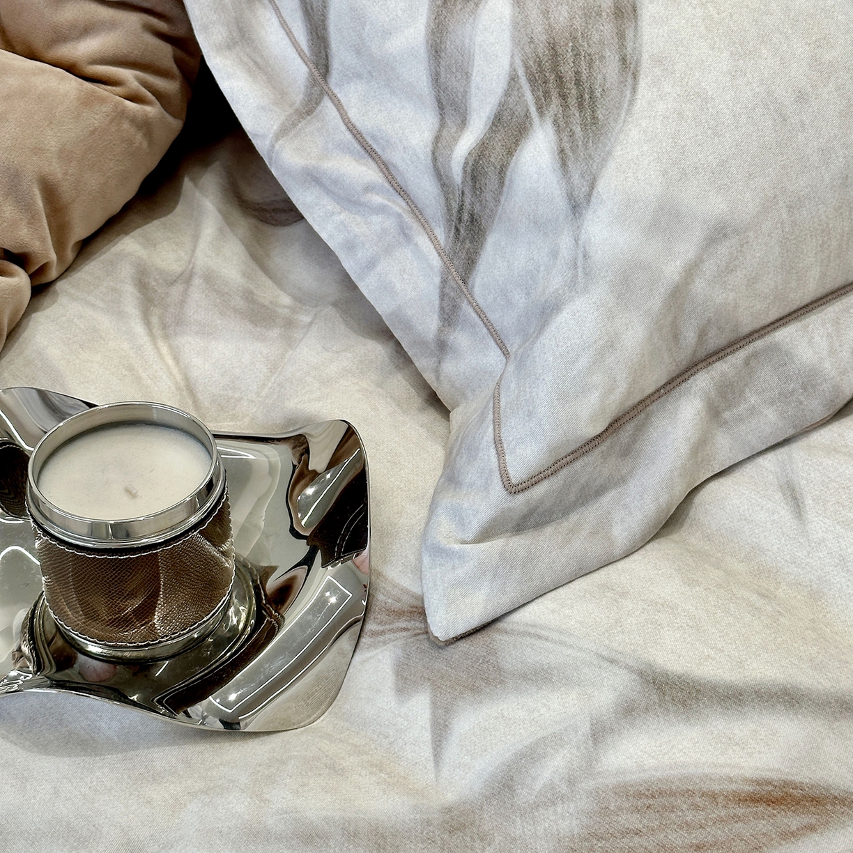 91家纺网 家纺一手货源 找家纺 JUICY 橘滋家纺 2025新款柔美治愈系磨毛宝宝绒系列四件套 柏林蕨语