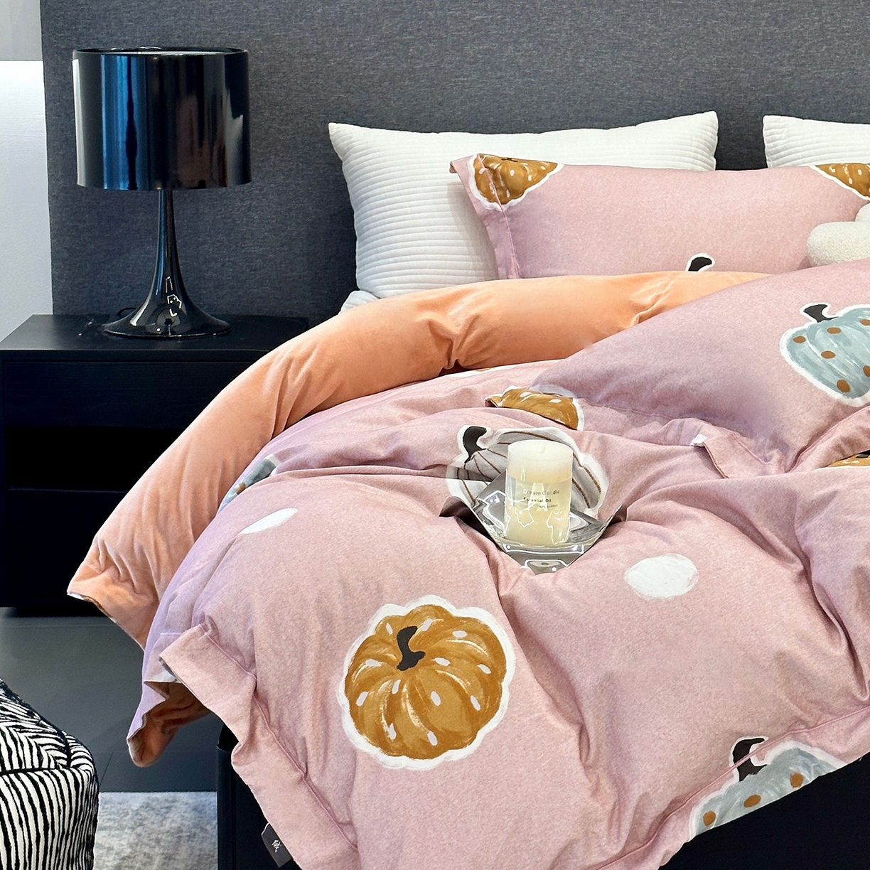 91家纺网 家纺一手货源 找家纺 JUICY 橘滋家纺 2025新款柔美治愈系磨毛宝宝绒系列四件套 南瓜派对