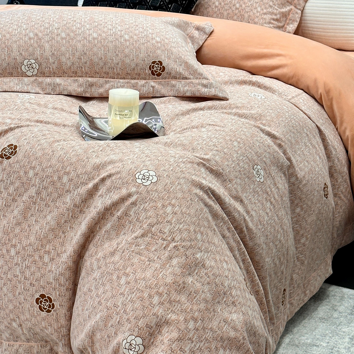 91家纺网 家纺一手货源 找家纺 JUICY 橘滋家纺 2025新款柔美治愈系磨毛宝宝绒系列四件套 小香coco