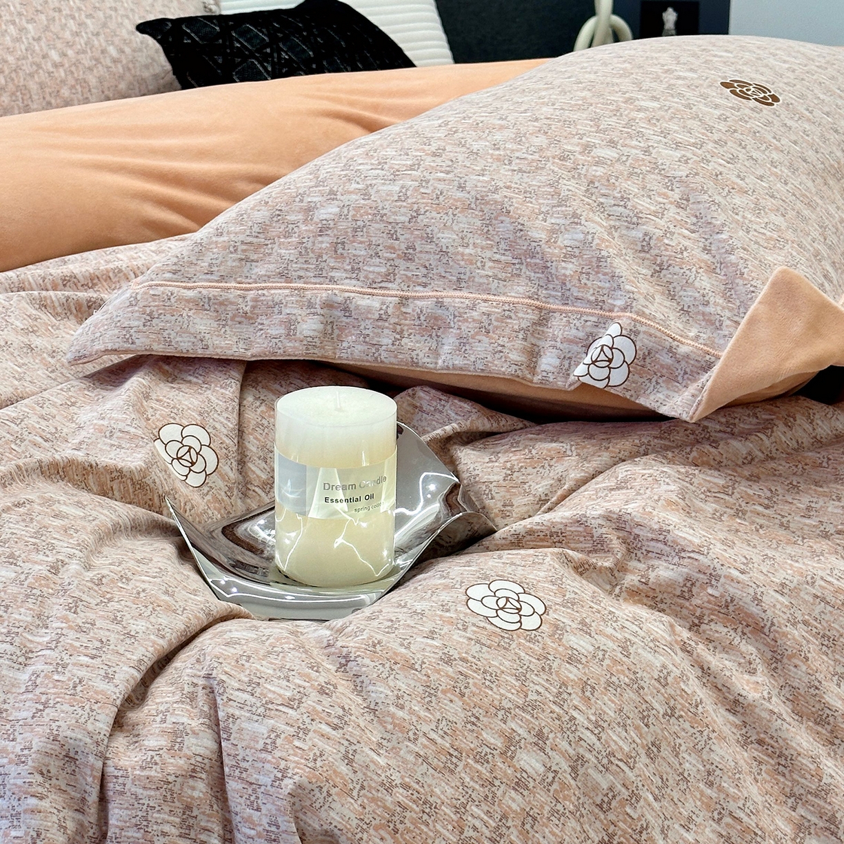 91家纺网 家纺一手货源 找家纺 JUICY 橘滋家纺 2025新款柔美治愈系磨毛宝宝绒系列四件套 小香coco