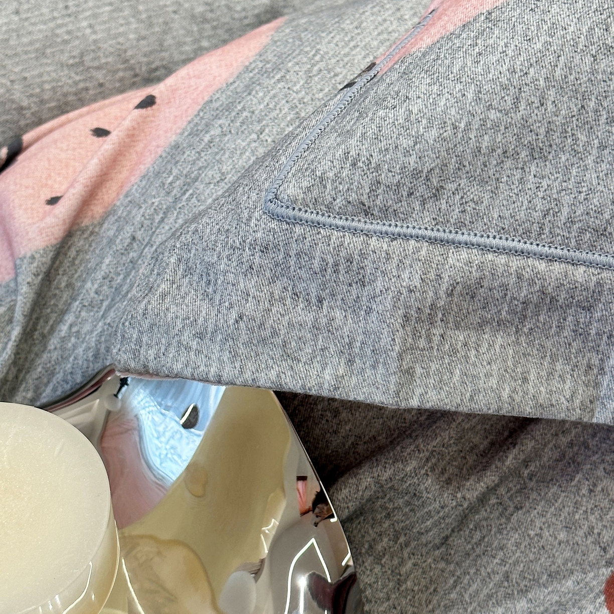 91家纺网 家纺一手货源 找家纺 JUICY 橘滋家纺 2025新款柔美治愈系磨毛宝宝绒系列四件套 甜心草莓