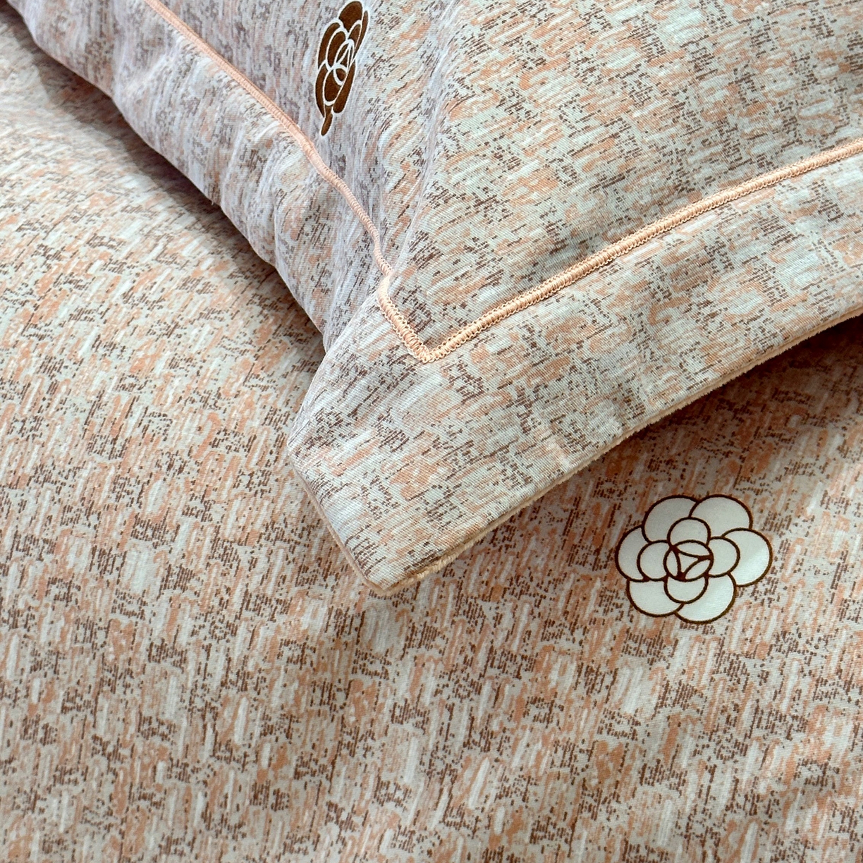 91家纺网 家纺一手货源 找家纺 JUICY 橘滋家纺 2025新款柔美治愈系磨毛宝宝绒系列四件套 小香coco