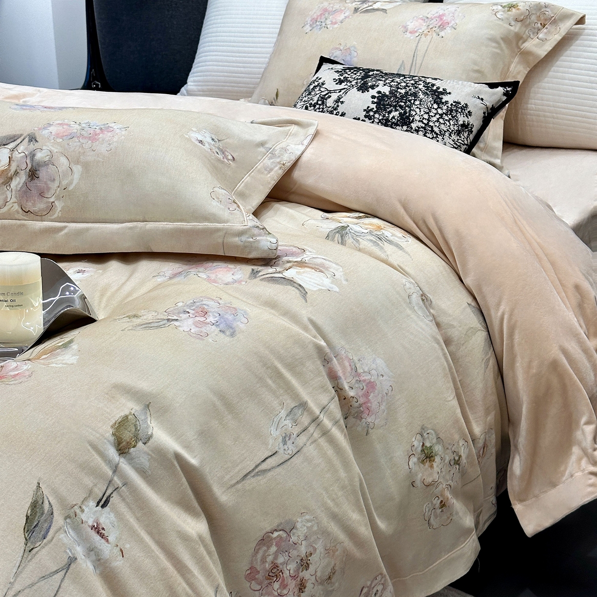 91家纺网 家纺一手货源 找家纺 JUICY 橘滋家纺 2025新款柔美治愈系磨毛宝宝绒系列四件套 逅花园