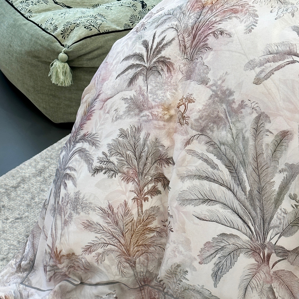 91家纺网 家纺一手货源 找家纺 JUICY 橘滋家纺 2025新款柔美治愈系磨毛宝宝绒系列四件套 戛纳秋曲