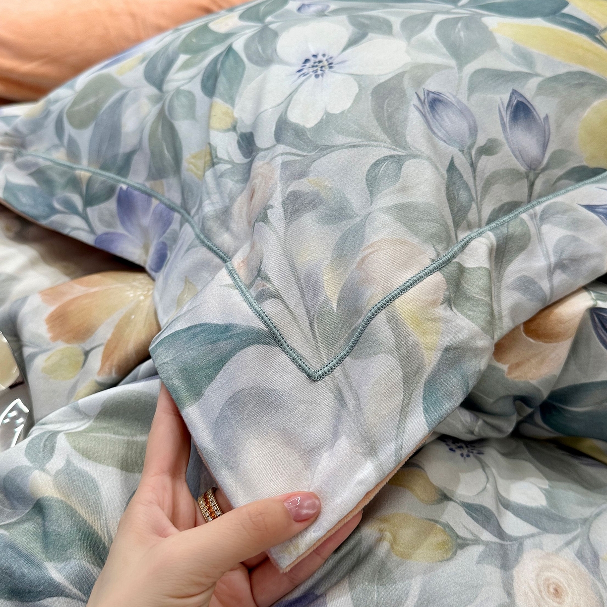 91家纺网 家纺一手货源 找家纺 JUICY 橘滋家纺 2025新款柔美治愈系磨毛宝宝绒系列四件套 香榭丽舍