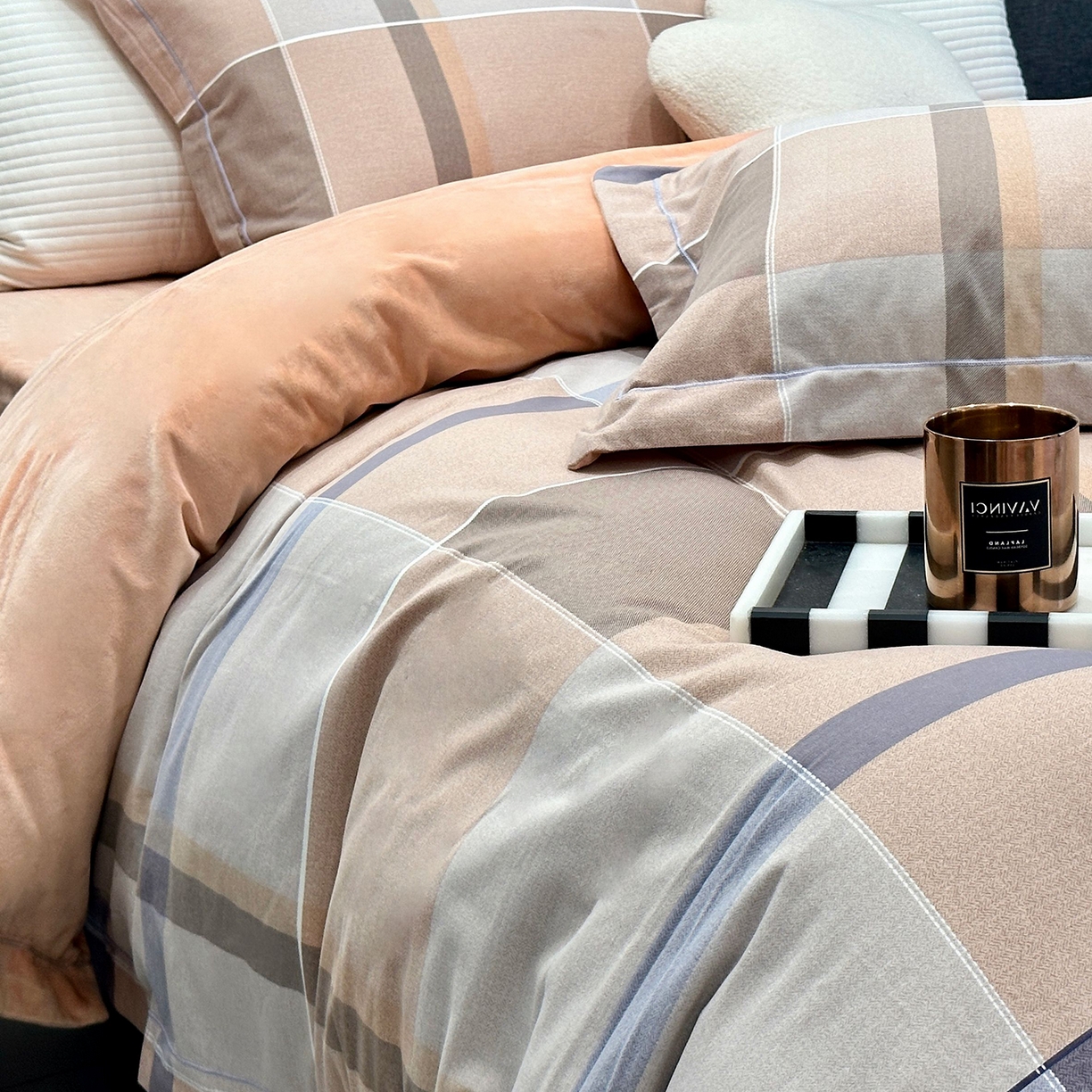 91家纺网 家纺一手货源 找家纺 JUICY 橘滋家纺 2025新款柔美治愈系磨毛宝宝绒系列四件套 塞纳公馆