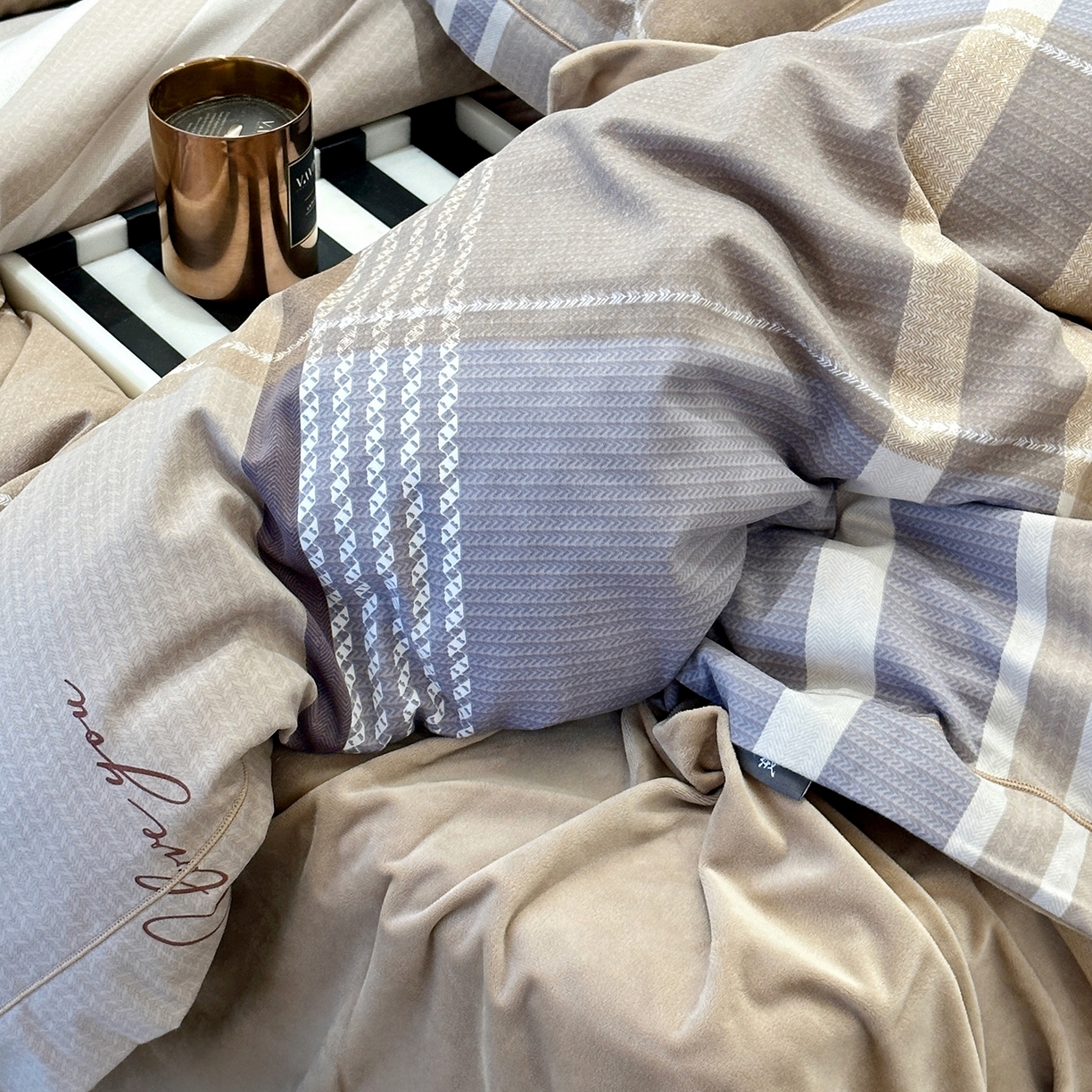 91家纺网 家纺一手货源 找家纺 JUICY 橘滋家纺 2025新款柔美治愈系磨毛宝宝绒系列四件套 曼彻斯特