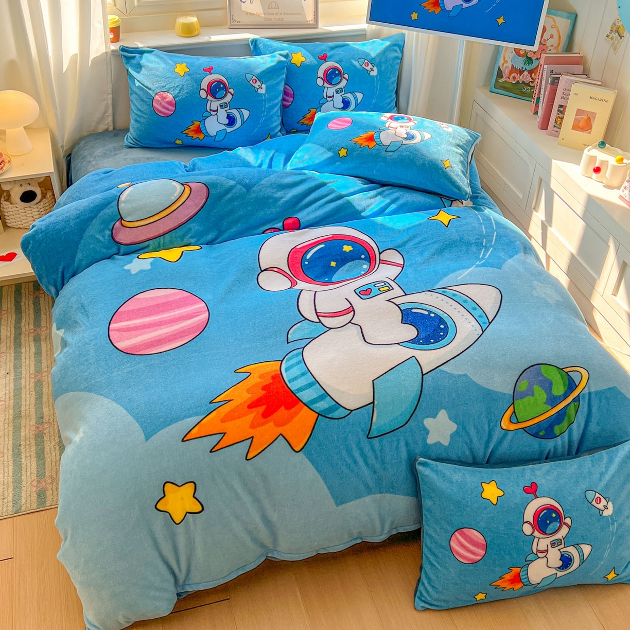 91家纺网 家纺一手货源 找家纺 （总）浩诚 2025新款高克重原创设计宇航员太空人牛奶绒大版卡通四件套