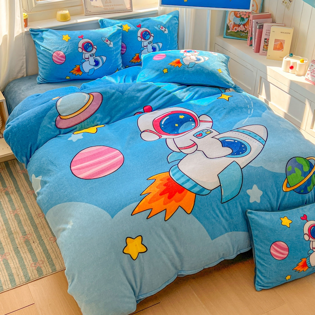 91家纺网 家纺一手货源 找家纺 （总）浩诚 2025新款高克重原创设计宇航员太空人牛奶绒大版卡通四件套