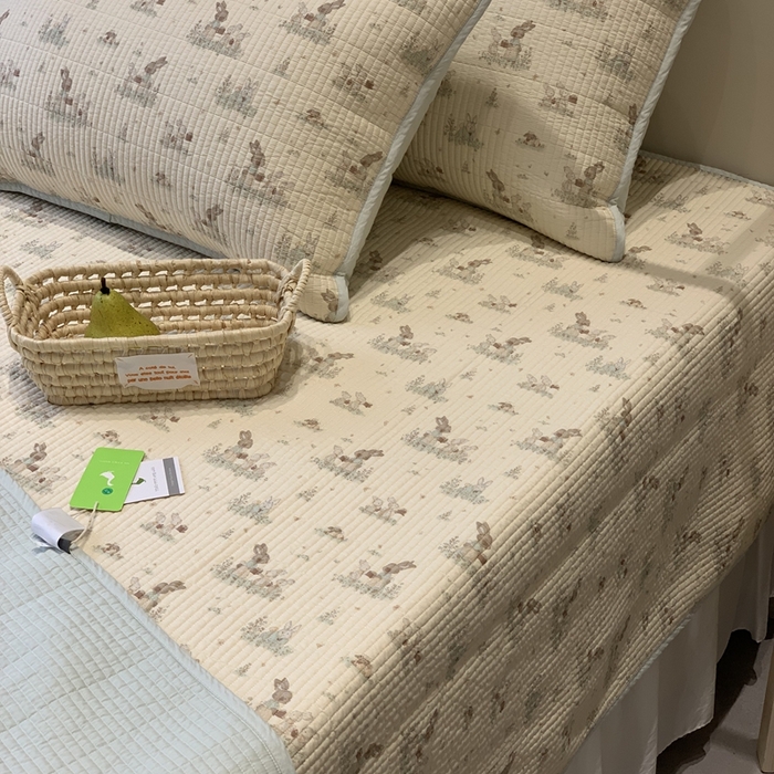 91家纺网 家纺一手货源 找家纺 汇庭 2025秋冬新款·全棉床盖三件套 故事兔庄园