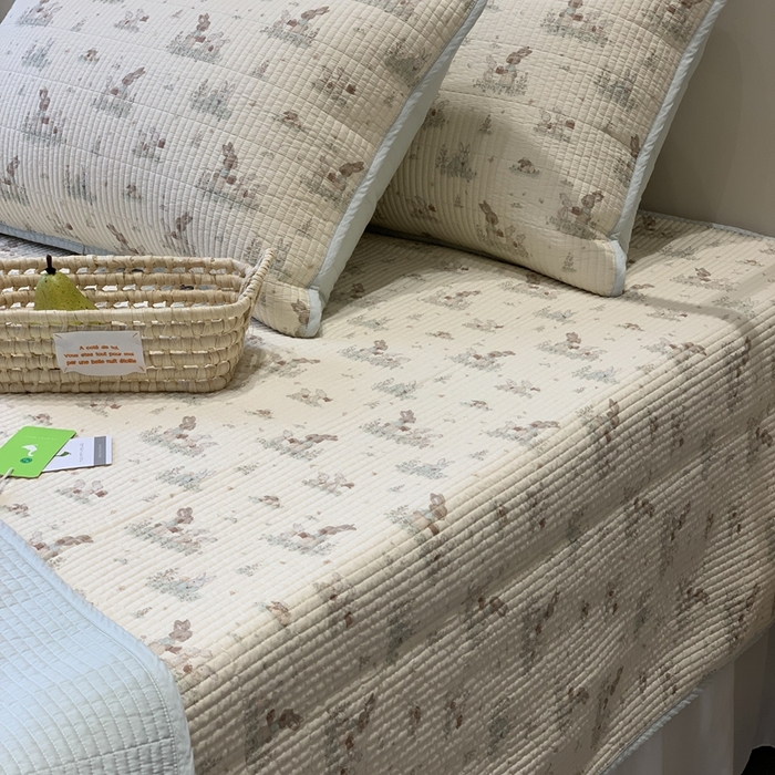 91家纺网 家纺一手货源 找家纺 汇庭 2025秋冬新款·全棉床盖三件套 故事兔庄园