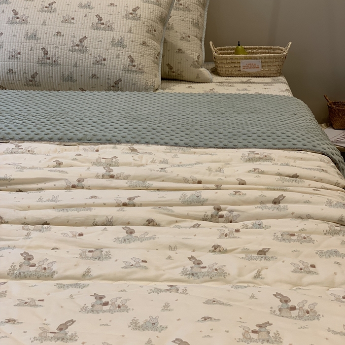 91家纺网 家纺一手货源 找家纺 汇庭 2025秋冬新款·全棉床盖三件套 故事兔庄园