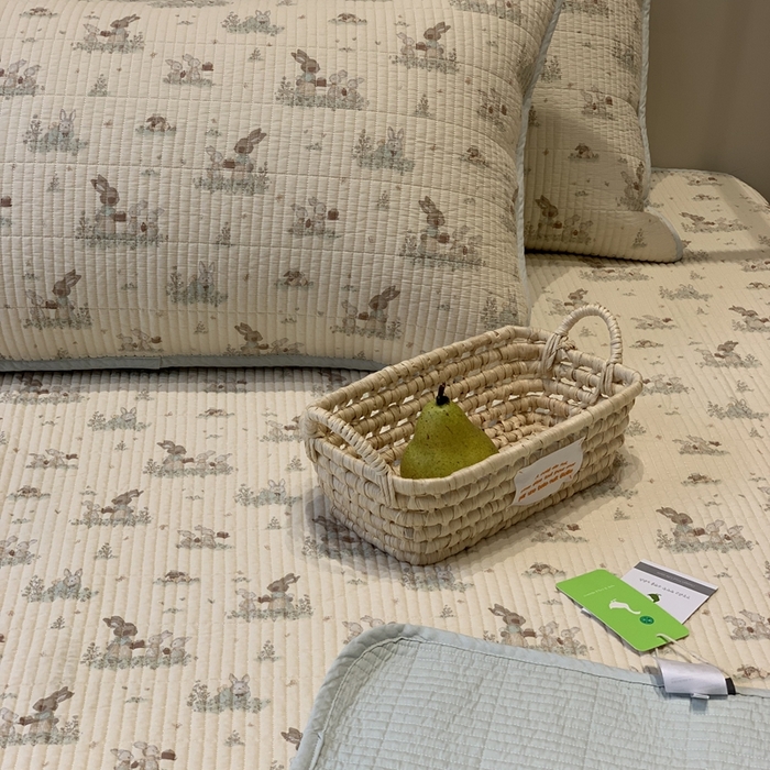 91家纺网 家纺一手货源 找家纺 汇庭 2025秋冬新款·全棉床盖三件套 故事兔庄园