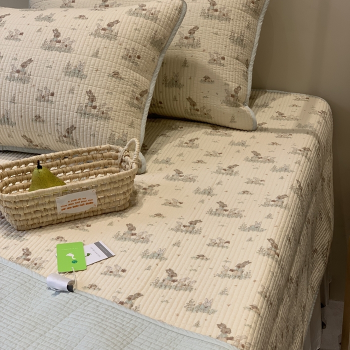 91家纺网 家纺一手货源 找家纺 汇庭 2025秋冬新款·全棉床盖三件套 故事兔庄园