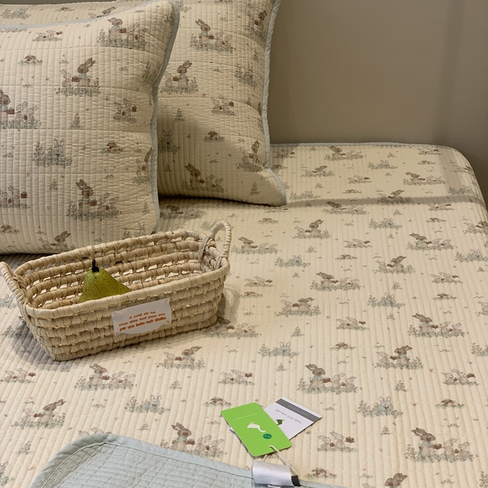 91家纺网 家纺一手货源 找家纺 汇庭 2025秋冬新款·全棉床盖三件套 故事兔庄园