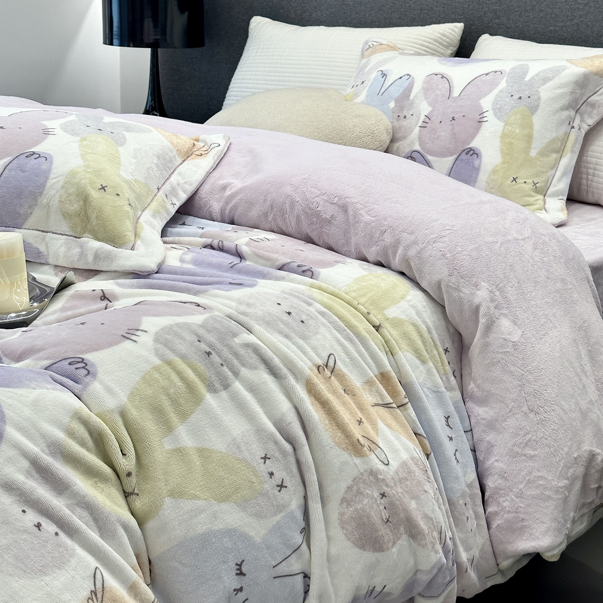 91家纺网 家纺一手货源 找家纺 （总）JUICY 橘滋家纺 2025新款浪漫丰盈牛奶臻棉绒印花系列四件套