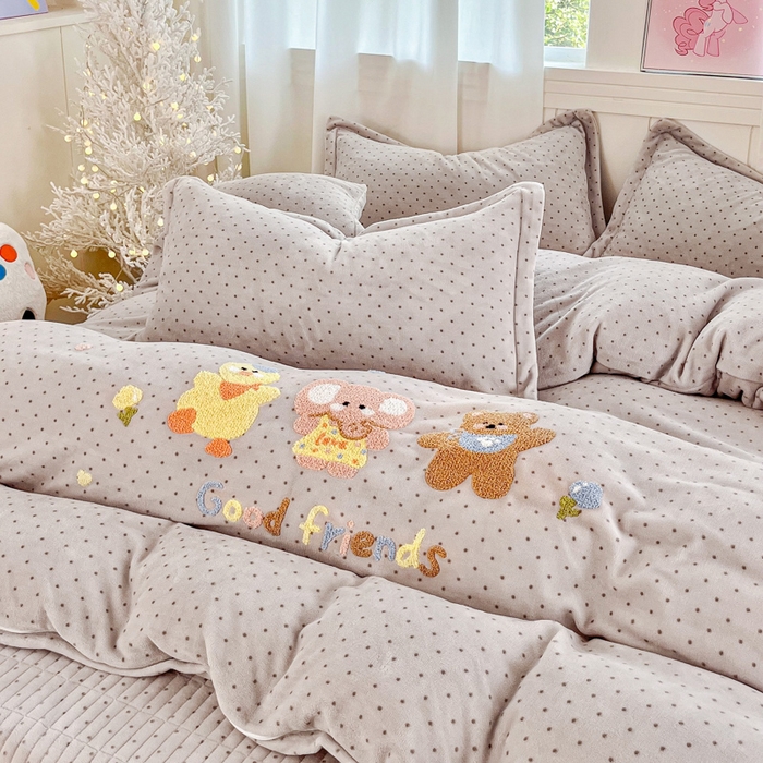 91家纺网 家纺一手货源 找家纺 尚美 2025新款波点系列印加绣牛奶绒床盖四件套 奶伙伴灰