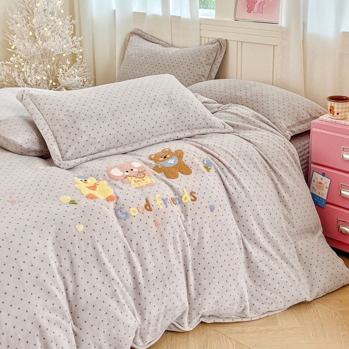 91家纺网 家纺一手货源 找家纺 尚美 2025新款波点系列印加绣牛奶绒床盖四件套 奶伙伴灰