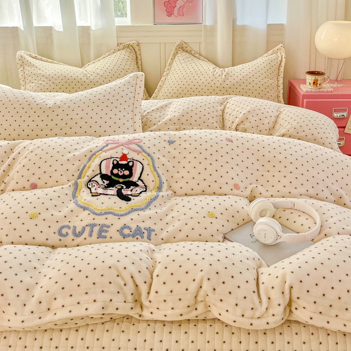 尚美 2025新款波点系列印加绣牛奶绒床盖四件套 奶猫米粒