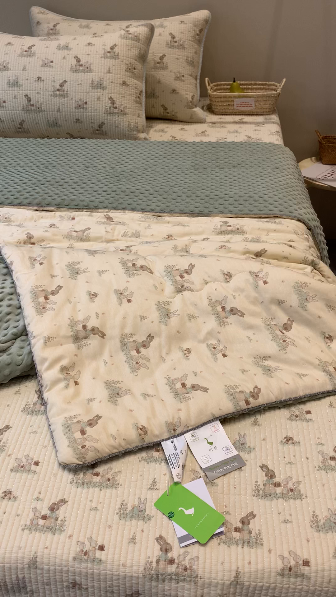 91家纺网 家纺一手货源 找家纺 汇庭 2025秋冬新款·全棉床盖三件套 故事兔庄园