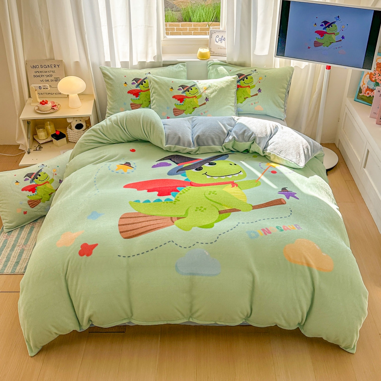 91家纺网 家纺一手货源 找家纺 （总）浩诚 2025新款高克重原创设计宇航员太空人牛奶绒大版卡通四件套