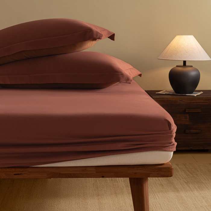 91家纺网 家纺一手货源 找家纺 秀色家纺 2025高端长绒棉贡缎加厚磨毛纯棉单件床笠三件套床罩全棉床垫保护套50s 冬禧-白雾红尘