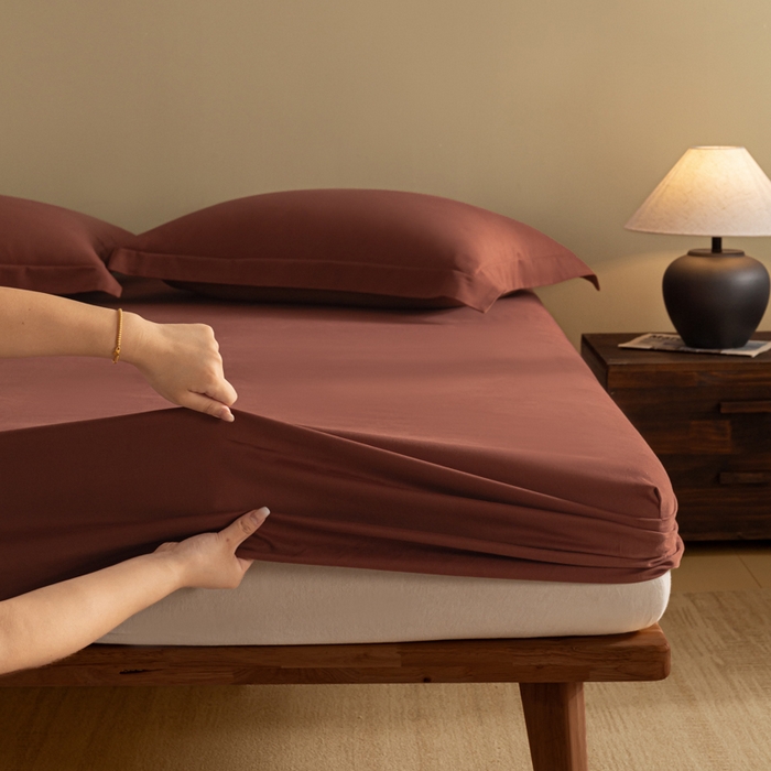 91家纺网 家纺一手货源 找家纺 秀色家纺 2025高端长绒棉贡缎加厚磨毛纯棉单件床笠三件套床罩全棉床垫保护套50s 冬禧-白雾红尘