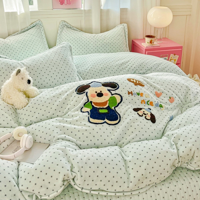 91家纺网 家纺一手货源 找家纺 尚美 2025新款波点系列印加绣牛奶绒床盖四件套 奶汪球球