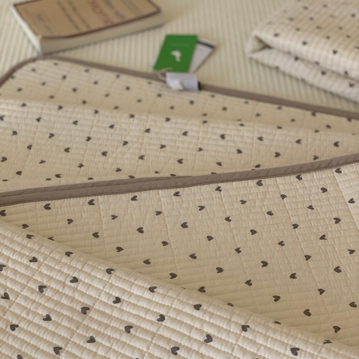 91家纺网 家纺一手货源 找家纺 汇庭 2025秋冬新款·全棉床盖三件套 卡卡爱心