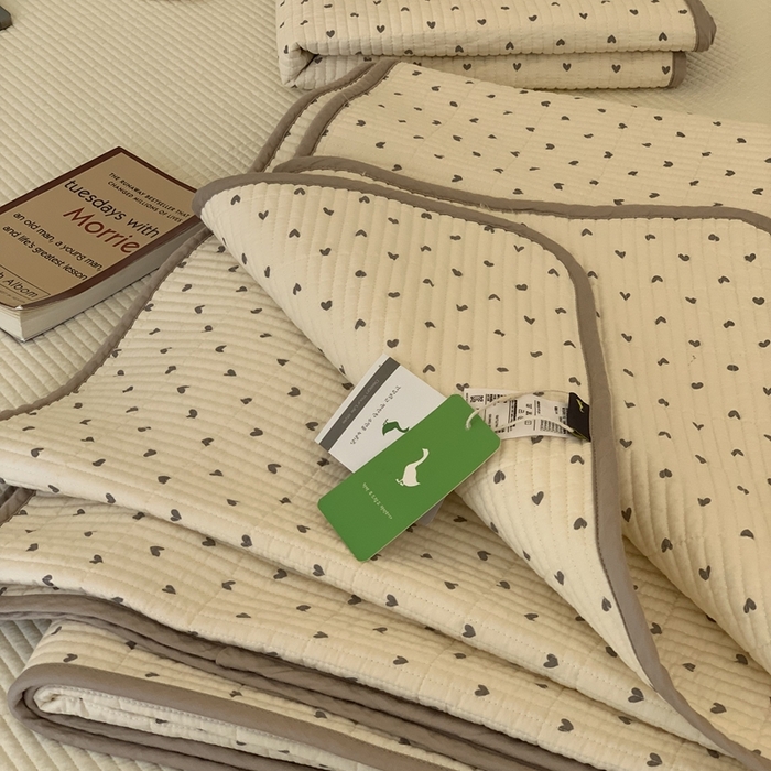 91家纺网 家纺一手货源 找家纺 汇庭 2025秋冬新款·全棉床盖三件套 卡卡爱心