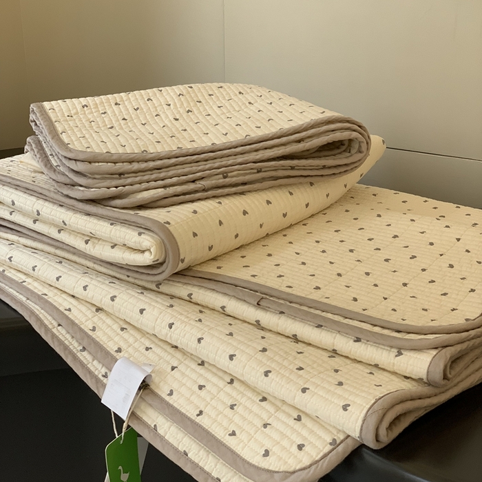 91家纺网 家纺一手货源 找家纺 汇庭 2025秋冬新款·全棉床盖三件套 卡卡爱心