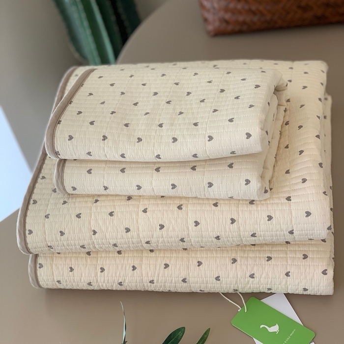 91家纺网 家纺一手货源 找家纺 汇庭 2025秋冬新款·全棉床盖三件套 卡卡爱心