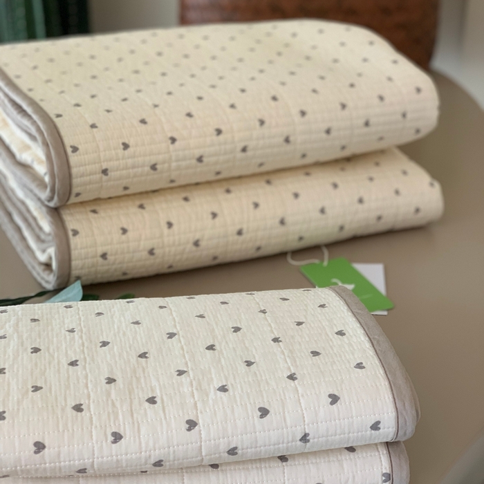 91家纺网 家纺一手货源 找家纺 汇庭 2025秋冬新款·全棉床盖三件套 卡卡爱心(1)