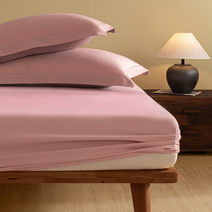 91家纺网 家纺一手货源 找家纺 秀色家纺 2025高端长绒棉贡缎加厚磨毛纯棉单件床笠三件套床罩全棉床垫保护套50s 冬禧-肉桂粉