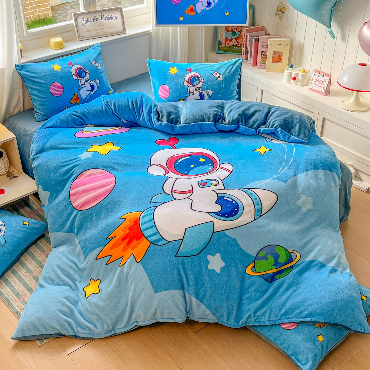 91家纺网 家纺一手货源 找家纺 浩诚 2025新款高克重原创设计宇航员太空人牛奶绒大版卡通四件套 太空飞行