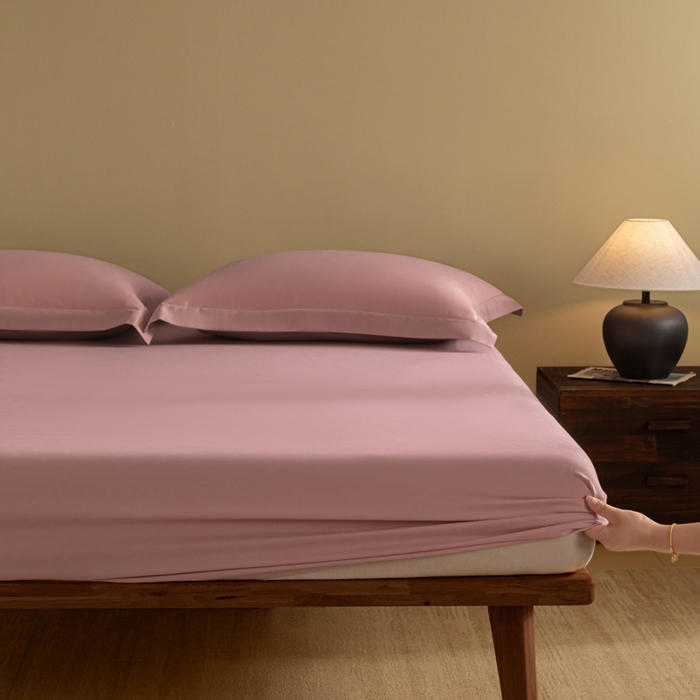 91家纺网 家纺一手货源 找家纺 秀色家纺 2025高端长绒棉贡缎加厚磨毛纯棉单件床笠三件套床罩全棉床垫保护套50s 冬禧-肉桂粉