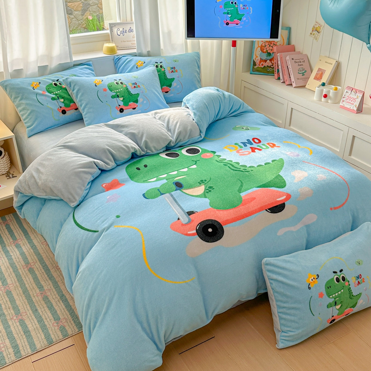 91家纺网 家纺一手货源 找家纺 浩诚 2025新款高克重原创设计宇航员太空人牛奶绒大版卡通四件套 滑板恐龙