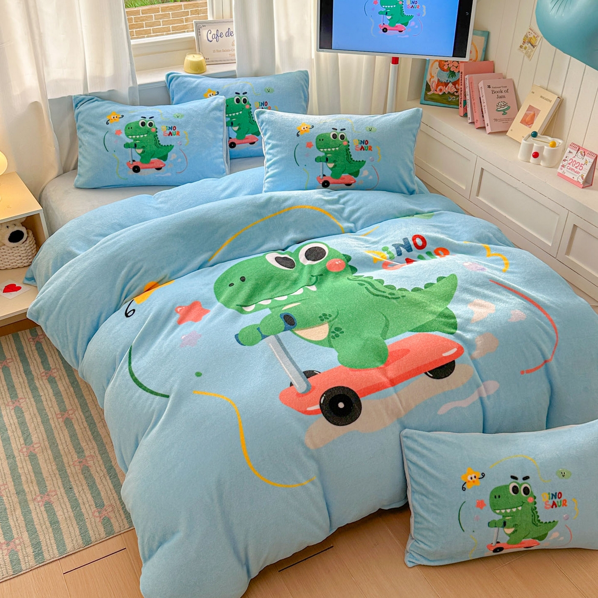 91家纺网 家纺一手货源 找家纺 浩诚 2025新款高克重原创设计宇航员太空人牛奶绒大版卡通四件套 滑板恐龙