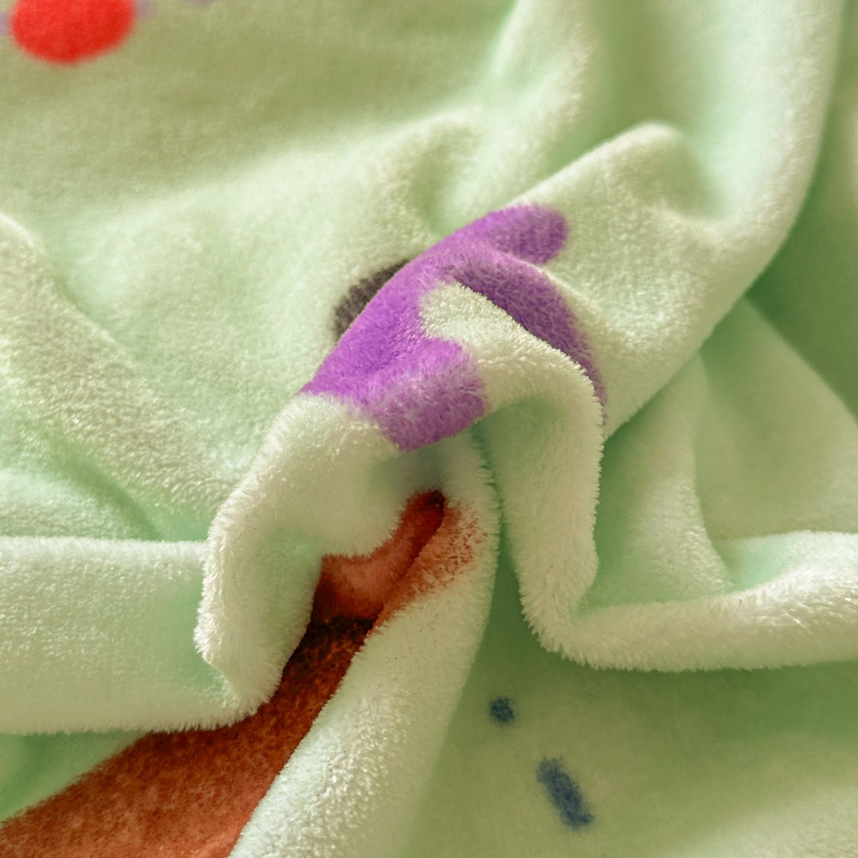 91家纺网 家纺一手货源 找家纺 浩诚 2025新款高克重原创设计宇航员太空人牛奶绒大版卡通四件套 魔法恐龙