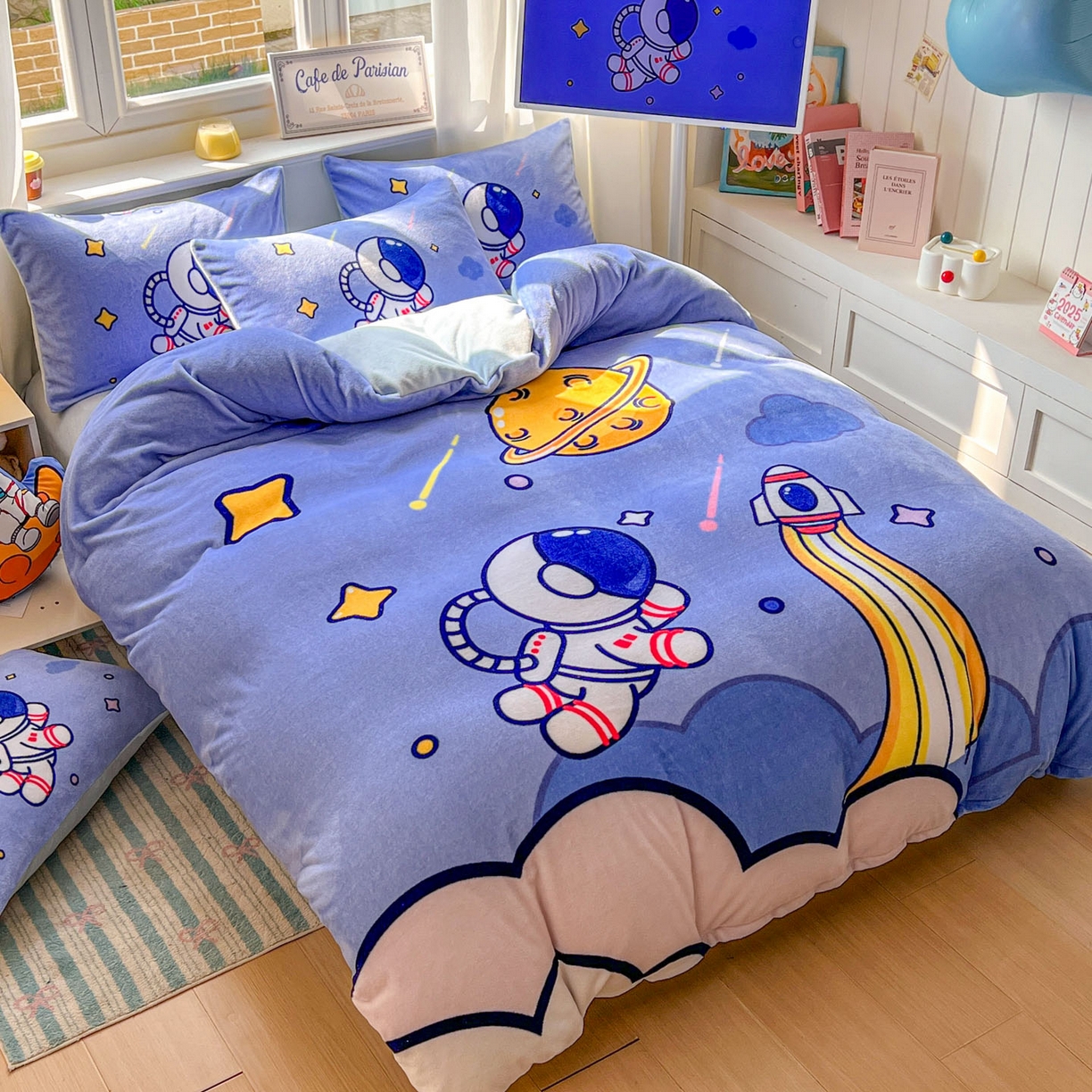 91家纺网 家纺一手货源 找家纺 浩诚 2025新款高克重原创设计宇航员太空人牛奶绒大版卡通四件套 太空旅行