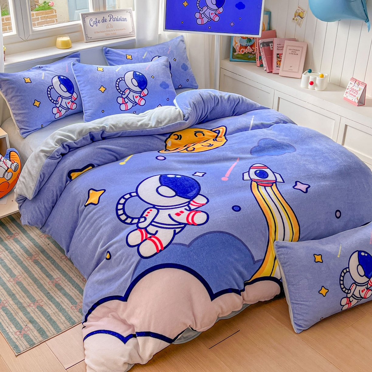 91家纺网 家纺一手货源 找家纺 浩诚 2025新款高克重原创设计宇航员太空人牛奶绒大版卡通四件套 太空旅行