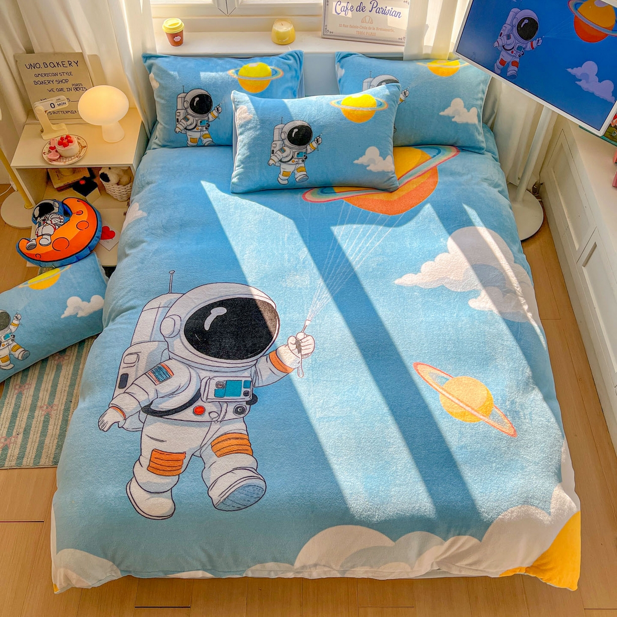 91家纺网 家纺一手货源 找家纺 浩诚 2025新款高克重原创设计宇航员太空人牛奶绒大版卡通四件套 太空漫步