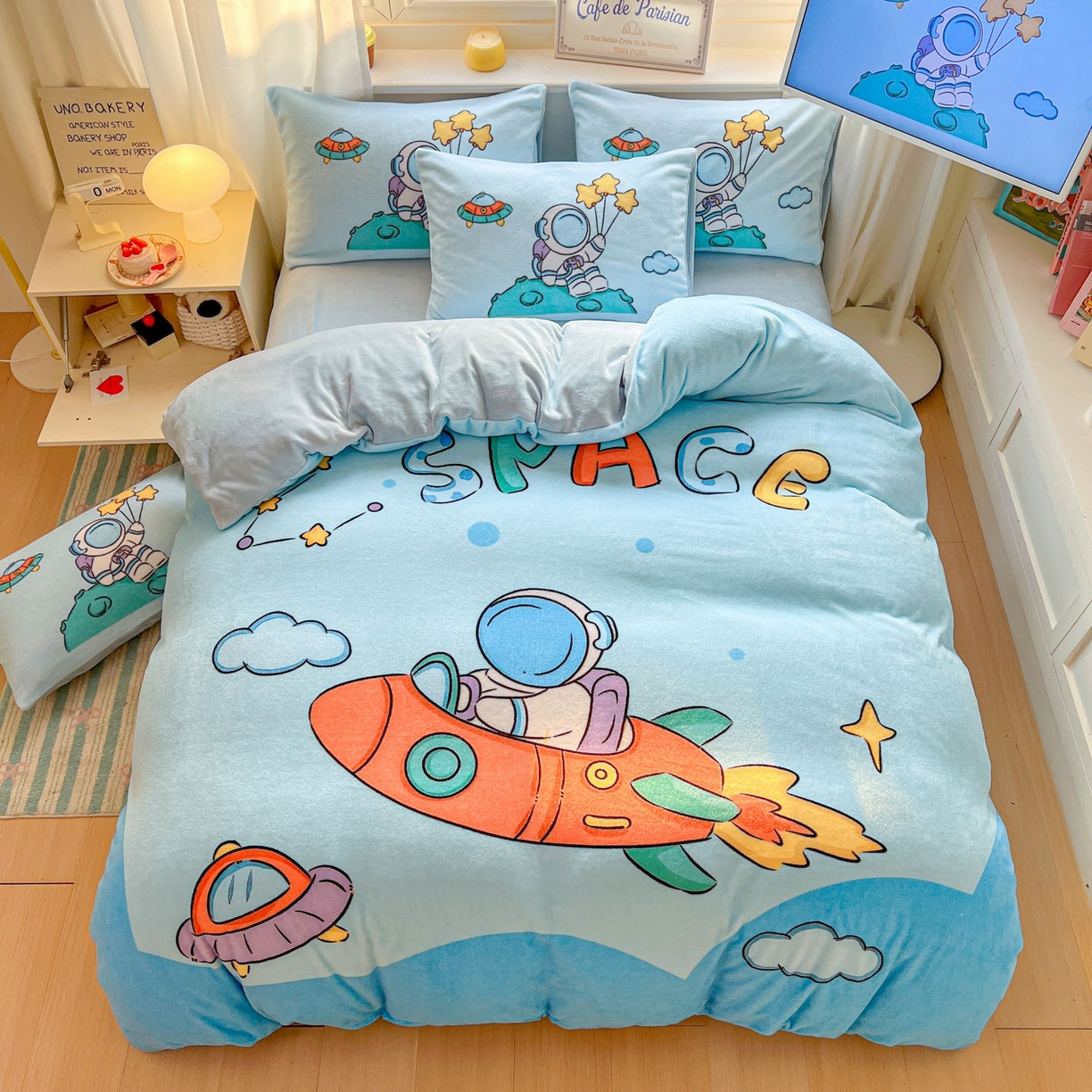 91家纺网 家纺一手货源 找家纺 浩诚 2025新款高克重原创设计宇航员太空人牛奶绒大版卡通四件套 太空探险