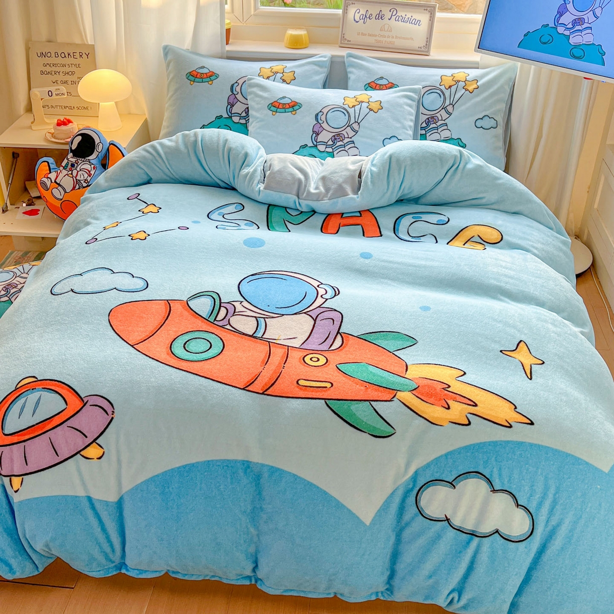 91家纺网 家纺一手货源 找家纺 浩诚 2025新款高克重原创设计宇航员太空人牛奶绒大版卡通四件套 太空探险