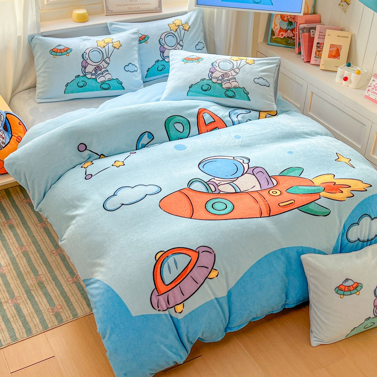 91家纺网 家纺一手货源 找家纺 浩诚 2025新款高克重原创设计宇航员太空人牛奶绒大版卡通四件套 太空探险